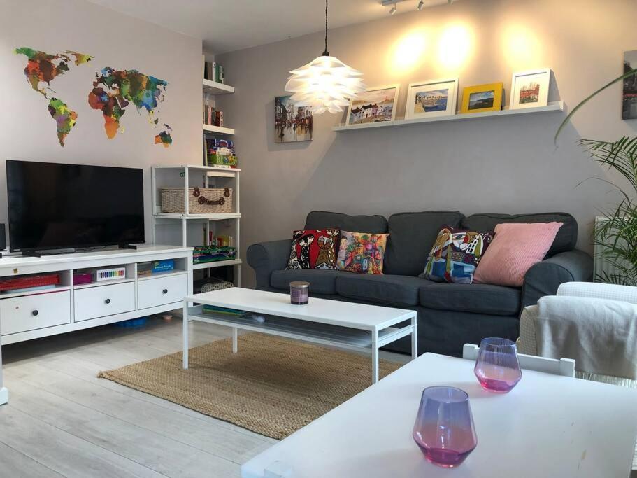Entire Three Bed House With Garden Feriehus